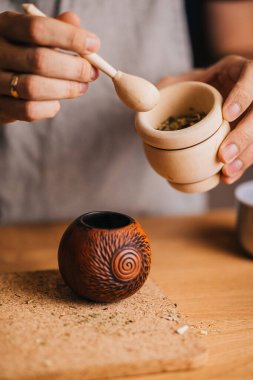 Güney Amerika 'nın geleneksel kafein zengini içeceği