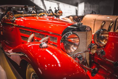 Stuttgart, Almanya - 06 Şubat 2020: Mercedes-Benz Müzesi - Mercedes-Benz 500 K Spezial-Roadster 1934