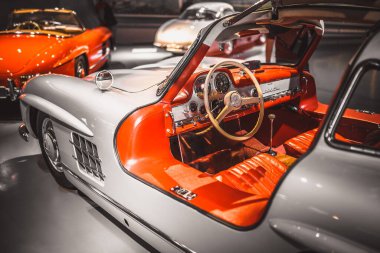 Stuttgart, Almanya - 06 Şubat 2020: Mercedes-Benz Müzesi - Mercedes-Benz 300 SL Coupe 1954