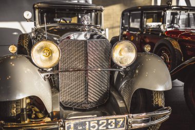 Stuttgart, Almanya - 06 Şubat 2020: Mercedes-Benz Müzesi - Mercedes-Benz 770 Mercedes Pullman-Limuzin 1930