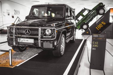 Stuttgart, Almanya - 06 Şubat 2020: Mercedes-Benz Müzesi - Mercedes-Benz G63 AMG W463 Gelandewagen