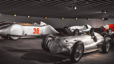 Stuttgart, Almanya - 06 Şubat 2020: Mercedes-Benz Müzesi - Mercedes-Benz 3-l-Rennwagen W154