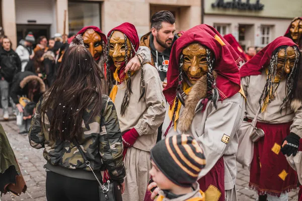 Tuebingen Saksa Helmikuu 2020 Swabian Fasnet Värikäs Karnevaali Kulkue Tbingenin — kuvapankkivalokuva