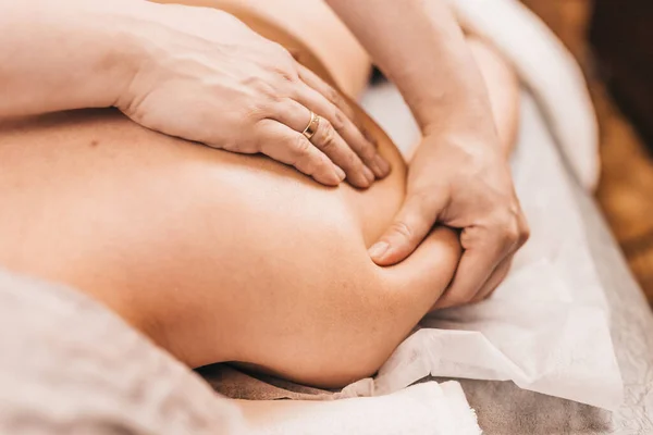 Traitement Douleur Des Spasmes Musculaires Dans Épaule Traumatologie Sportive Massage Image En Vente