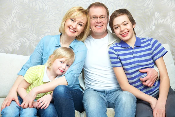 Familia feliz — Foto de Stock