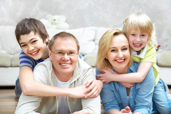 가정 에서의 가족 — 스톡 사진