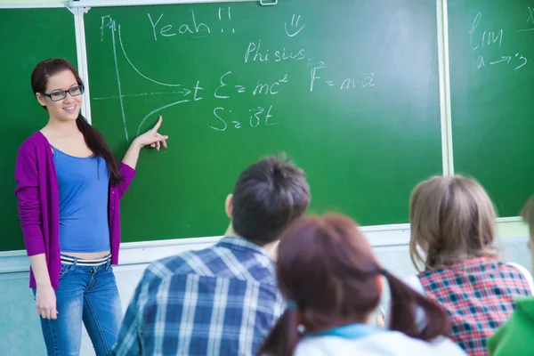 Teacher with group of students in classroom — Stock Photo, Image