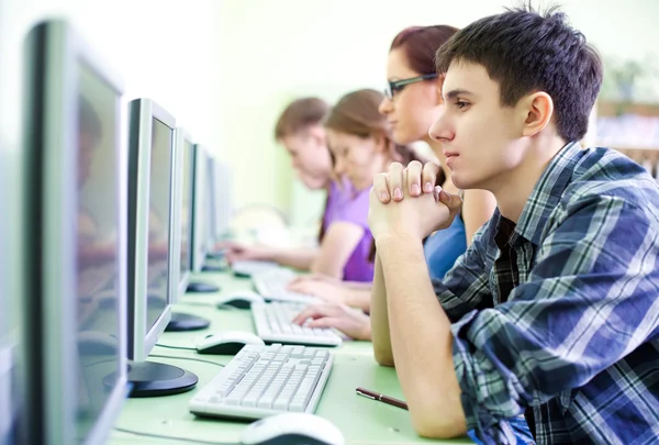 Teens in internet-cafe — Stock Photo, Image