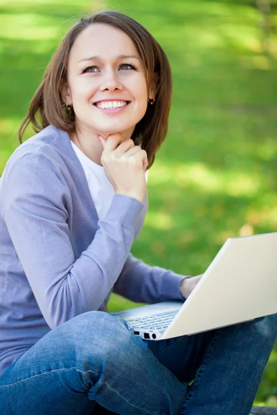 Meisje student buiten — Stockfoto