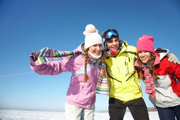 Freunde im Winter — Stockfoto