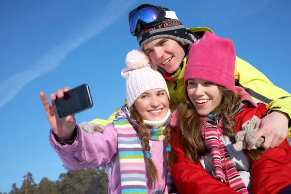 Freunde im Winter — Stockfoto