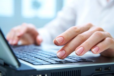 Laptop Kullanılıyor