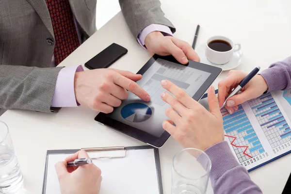 Close up of business ' hands with a Liquid-Crystal Displa — Stock Photo, Image