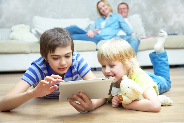 Family having a good time — Stock Photo, Image