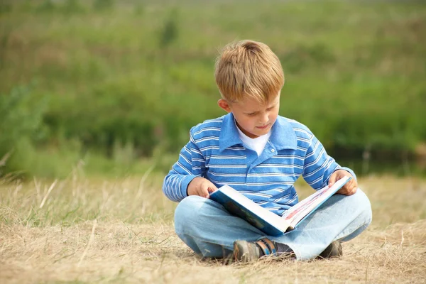 Schoolboy is reading — Stock Photo, Image