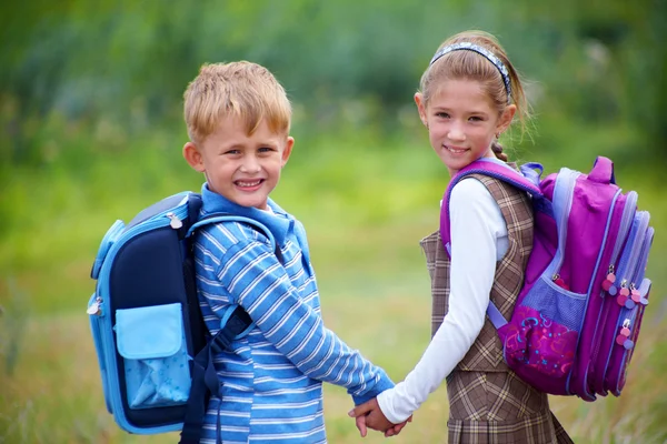 Porträt eines Jungen mit einem Mädchen — Stockfoto