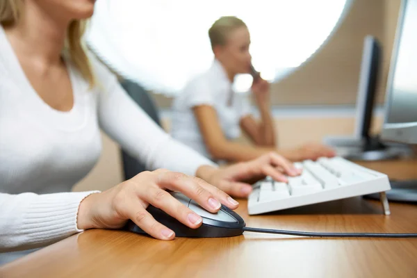 Werkplek met vrouwen — Stockfoto