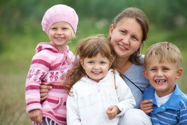 Mère avec des enfants — Photo