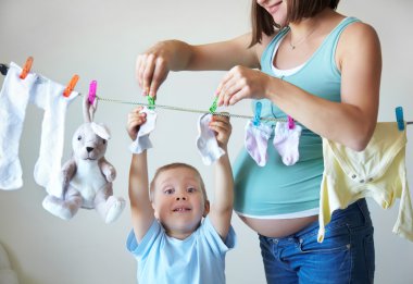 Annesinin küçük yardımcısı