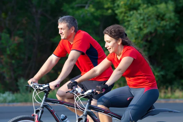 Mature couple on bicycle — Stock Photo, Image