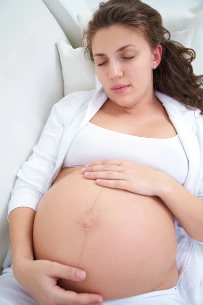 Mulher grávida dormindo — Fotografia de Stock