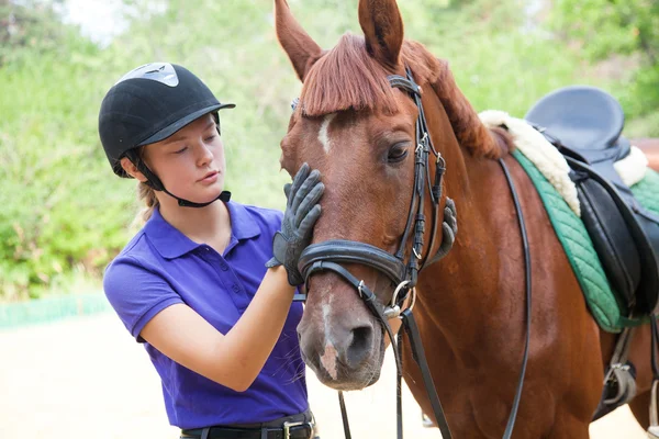 Cavaliere donna e cavallo — Foto Stock