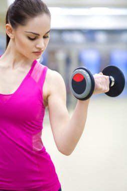 spor salonunda kadın