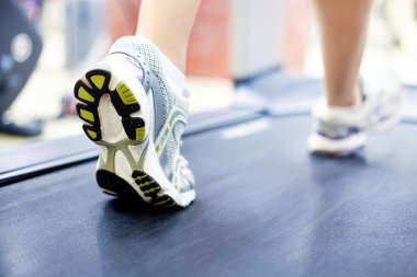 spor salonunda çalışan