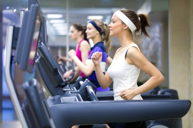 spor salonunda çalışan