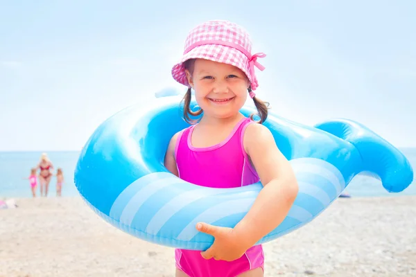 Menina na praia — Fotografia de Stock