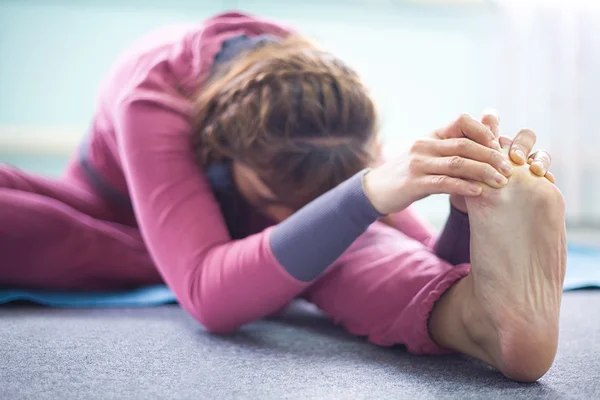 Öva yoga — Stockfoto