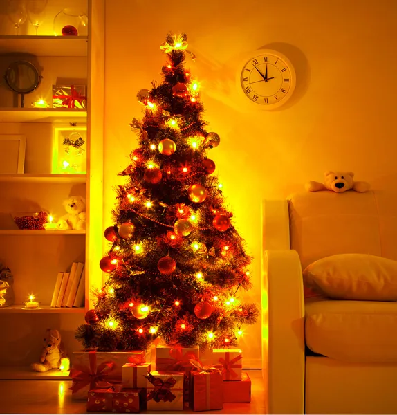 Dárky pod vánoční stromeček — Stock fotografie