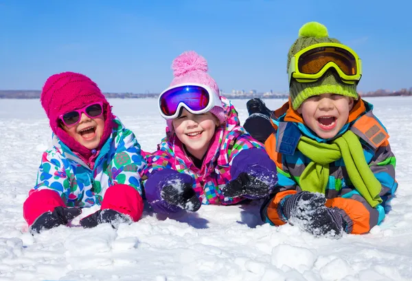 Kinderen in de winter — Stockfoto