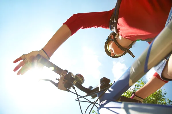 Cyclist on mountain bike — Stock Photo, Image