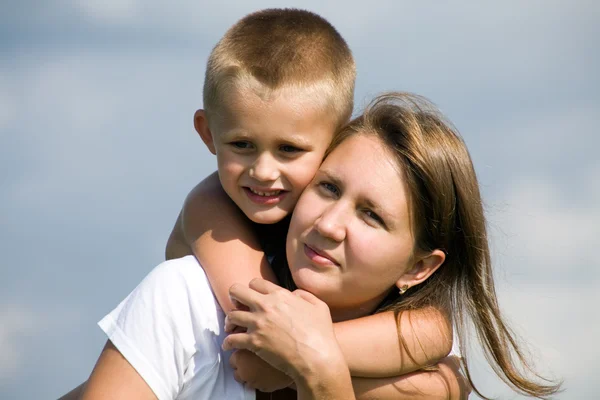 Figlio con madre — Foto Stock