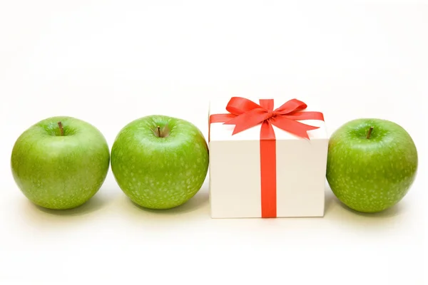 Present with green apples — Stock Photo, Image