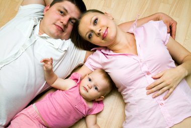 Küçük Kızlı Aile