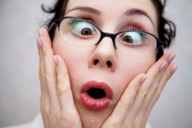 çaresizlik içinde kadın