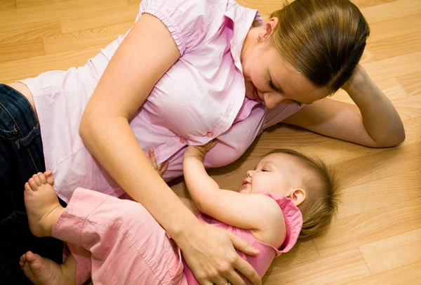 Moeder met mooie baby — Stockfoto