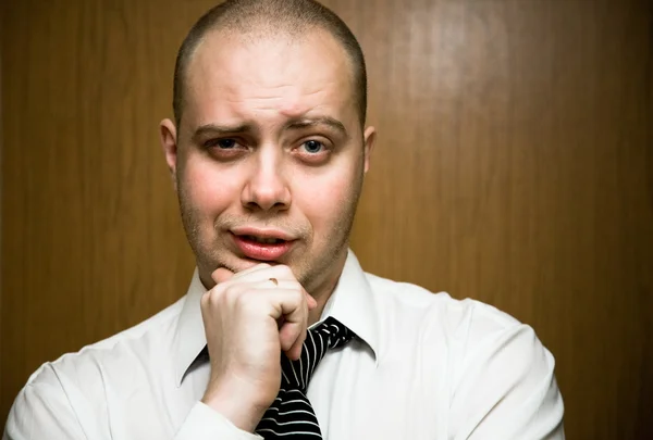 L'uomo pensa al lavoro — Foto Stock