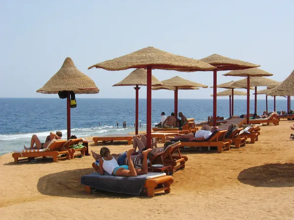 Playa en la orilla del Mar Rojo — Foto de Stock