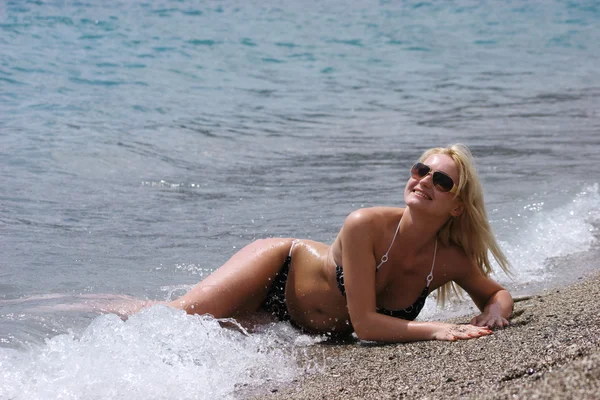 Woman on the beach — Stock Photo, Image