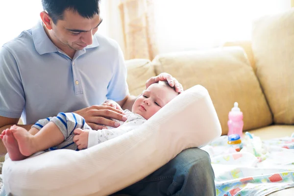 Pai e bebê — Fotografia de Stock