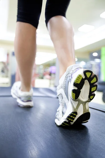 Correr en el gimnasio —  Fotos de Stock