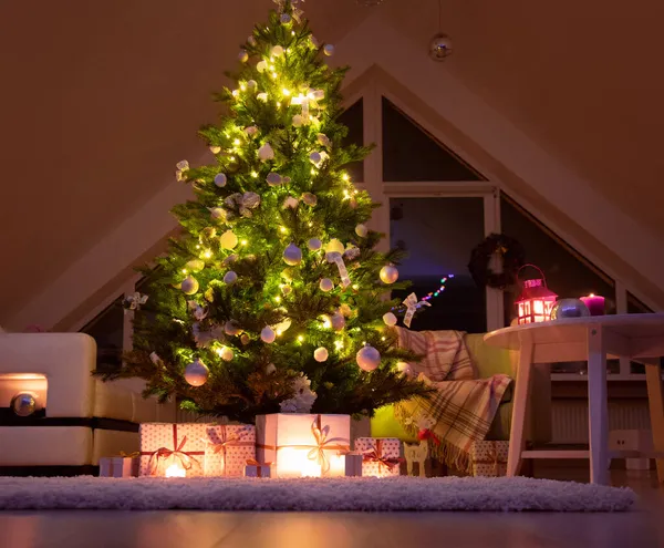 Weihnachtsbaum Und Geschenkdekoration Hause — Stockfoto