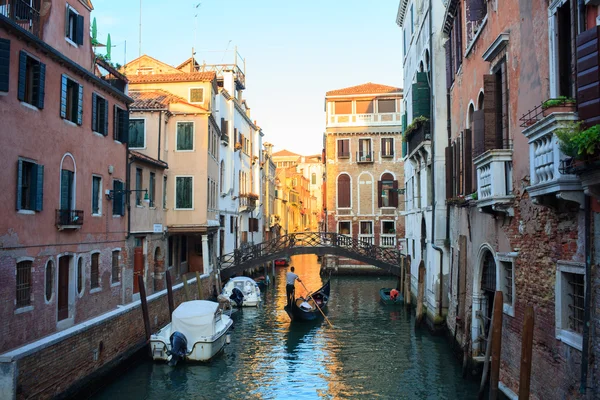 Gondolier in Venice — Stock Photo, Image