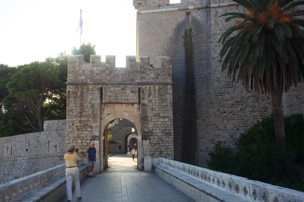 Porta do Ploce da Cidade Velha de Dubrovnik, Croácia — Fotografia de Stock