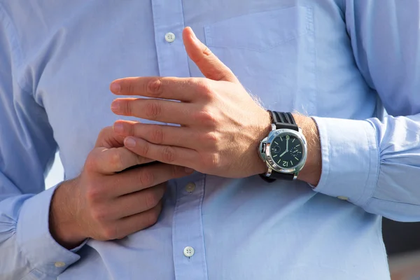 Hands of man holds a phone — Stock Photo, Image