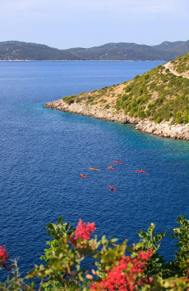 Kajakken in de Kroatische zee — Stockfoto