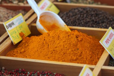 Curcuma ve diğer baharatlar